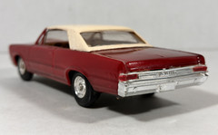 PONTIAC GTO 1965 Built Up Red and White Vintage Assembled Model Car 1:25 Scale