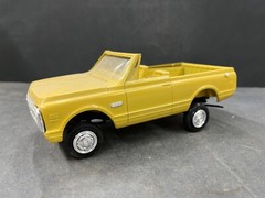 C7 GMC JIMMY vintage built model car 1/25 McM.