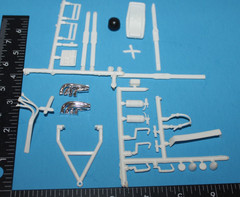 VINTAGE PARTS LOT 1/25 scale MPC model kit accessories SKIS EXTINGUISHER HITCH