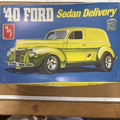 AMT T149 ’40 Ford Sedan Delivery 1940 “STREET RODS” 1/25 Model Car Kit Open Box