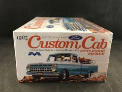 Moebius 1965 Ford Custom Cab Styleside Pickup 1:25 Scale Plastic Model Kit 1234