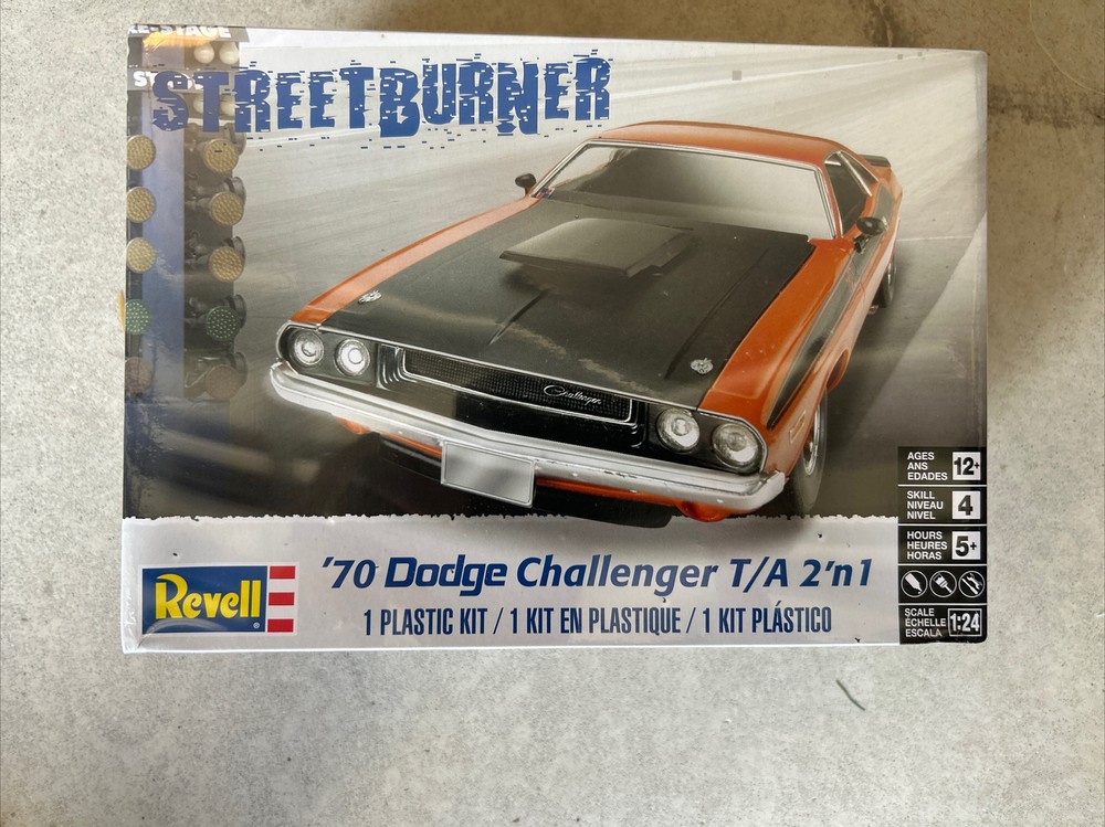 Revell ’70 Dodge Challenger T/A StreetBurner Model Kit factory sealed