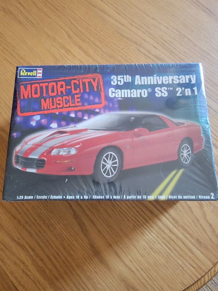 Revell Motor-City Muscle 35th Anniversary Camaro SS Model Kit 1:25 Scale