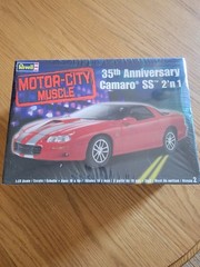 Revell Motor-City Muscle 35th Anniversary Camaro SS Model Kit 1:25 Scale