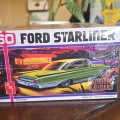 AMT ’60 Ford Starliner Kustom Kruisers 1:25 Model Kit Not Painted Decals