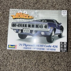 Revell ’71 Plymouth HEMI Cuda 426 1:24 Plastic Model Kit Level 4 Age 12+ 85-2943