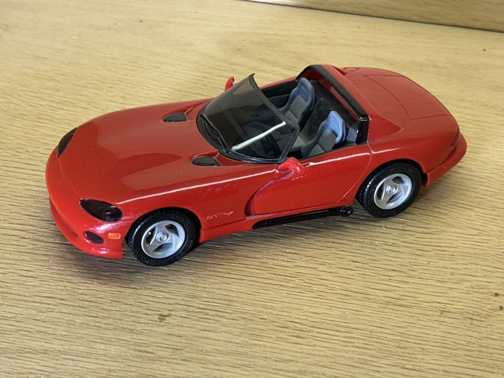 ERTL AMT 1993 Dodge Viper RT / 10 Model 1:25 Red