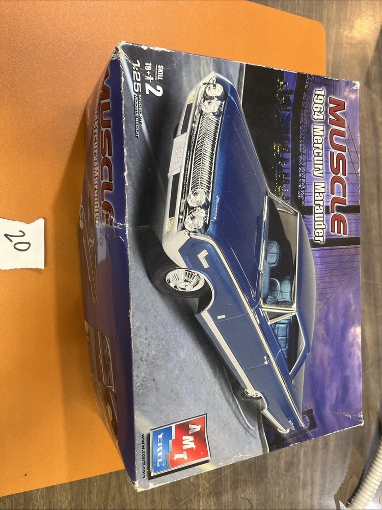 AMT 38279 1964 Mercury Marauder 1:25 Scale Model *MISSING THE BODY*