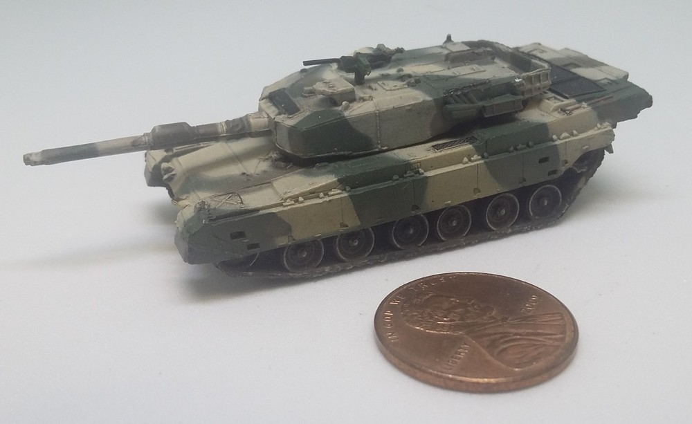 Takara 1/144 World Tank Museum 4. JGSDF Type 90 tank. SP Secret Model #2