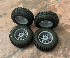 1/24 Scale: 18-Inch Fuel Tech Wheels W/ Mud Tires; Jeep, Resin 1/25