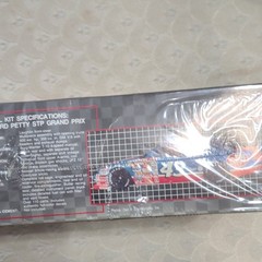AMT Richard Petty STP Grand Prix Pontiac #43 1:25 Unassembled Kit 6728