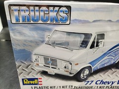 🚦😎REVELL TRUCKS ’77 CHEVY VAN MODEL KIT New Sealed 1977 1:24 85-7221😎🚦READ