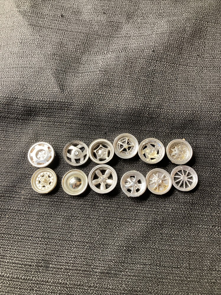 Vintage Junkyard Plastic 1:25 Model Car Chrome Wheels & Rims Z5