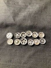 Vintage Junkyard Plastic 1:25 Model Car Chrome Wheels & Rims Z5
