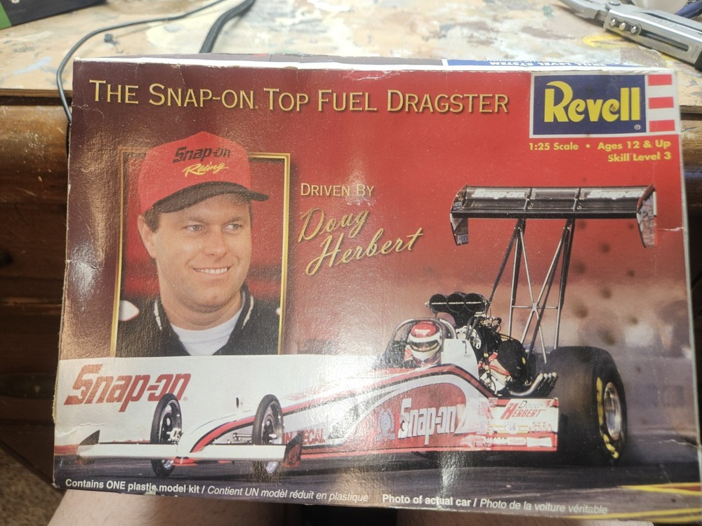 Revell Snap-on Top Fuel Dragster Doug Herbert 1:25 Model Kit Skill 3 SSX2199