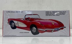 AMT 1960 Chevrolet Corvette Model Kit 1/25 Scale Retro Deluxe Street Rods Sealed