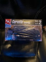 AMT 1998 ’98 Chevy Corvette C6 Convertible Sealed 1:25 Plastic Model Kit 8329