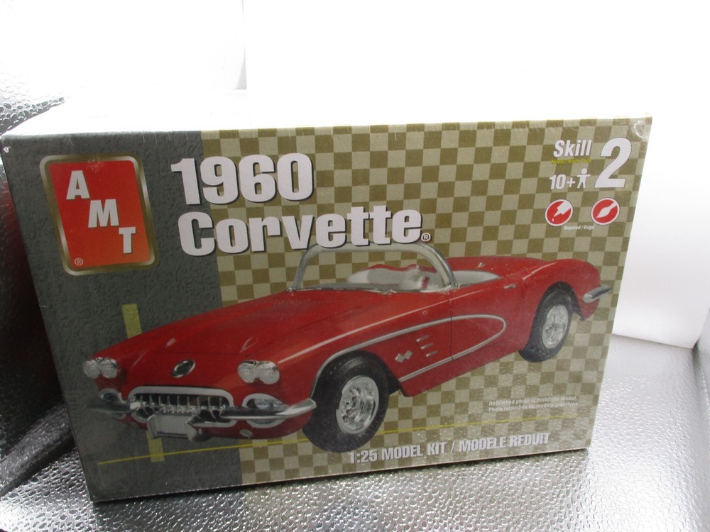 1/25 SCALE AMT SEALED MODEL KIT 1960 CHEVROLET CORVETTE #31910