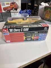 AMT ’90 Chevy C-1500, Sportside, 1/25 scale !!Factory Sealed!! Vintage!