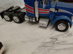 Model Junkyard/parts Plastic Lot Of 3 Big Rigs,white,international ,peterbuilt