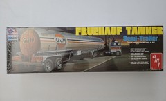 AMT Fruehauf Tanker Gulf Semi Trailer – Plastic Model Kit – 1/25 Scale SEALED