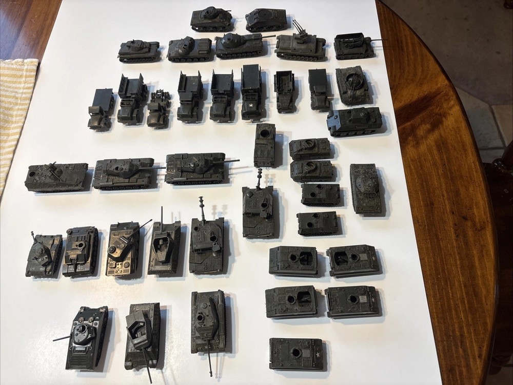LOT Of 40 1/87 Roco Minitanks Austria 32 Tanks 8 Trucks DBGM HO SCALE