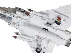 Tamiya 61121 1/48 McDonnell Douglas F-4B Phantom II