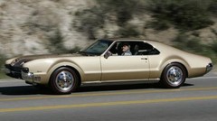OLDS Oldsmobile Toronado Built Model Promo Classic Car Race Carousel Gold 442