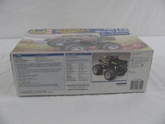 Revell Monogram 1/24 Scale Quadzilla Ford 4×4 Monster Truck #85-7702 NOS Read!