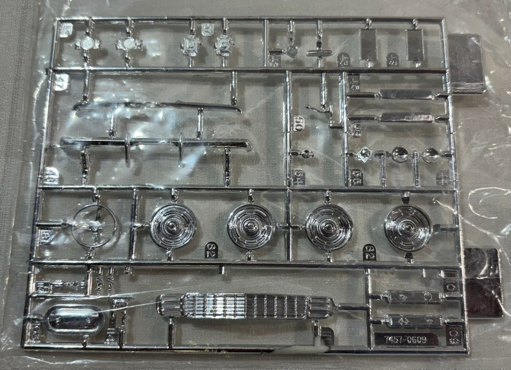 CHEVROLET CAMARO RS SS COMPLETE CHROME TREE 1/24 1/25 MODEL KIT DUAL CARBS