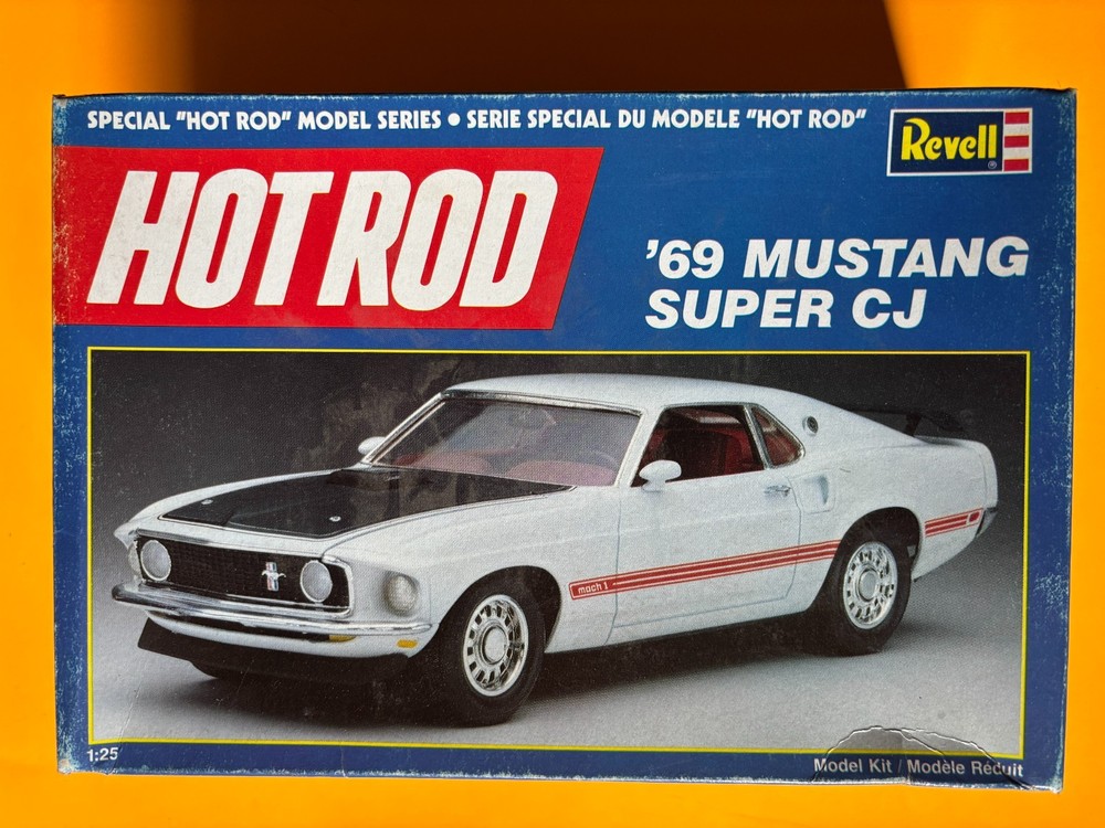 HOT ROD 1969 FORD MUSTANG SUPER CJ COUPE MODEL KIT 2 REVELL 1/25 SCALE COOL LOOK