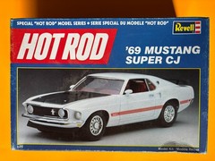 HOT ROD 1969 FORD MUSTANG SUPER CJ COUPE MODEL KIT 2 REVELL 1/25 SCALE COOL LOOK