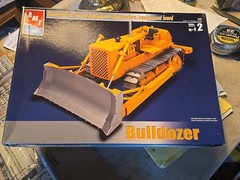 Construction/Heavy Equipment Bulldozer 1:25 AMT OPENED AND UNBUILT
