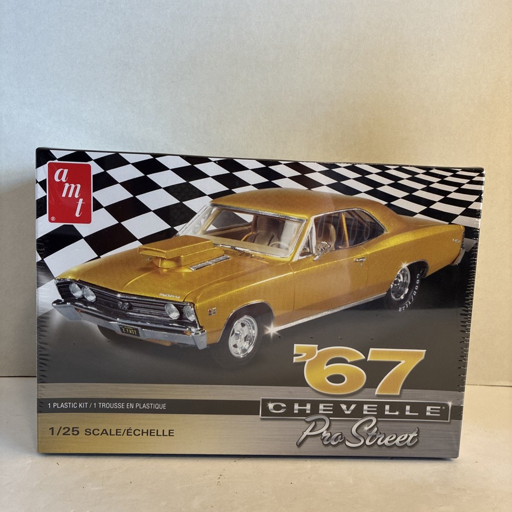 Chevy 1967 Chevelle SS Pro Street 1:25 scale AMT/Round2 Models Factory Sealed
