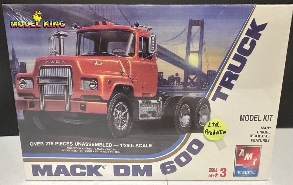 Mack DM 600 Truck Model King Model Kit 1/25 Scale By AMT Ertl 275 Pieces Limited