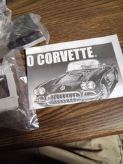 AMT 1960 Corvette Kit # 31910 Opened Box 1:25 scale