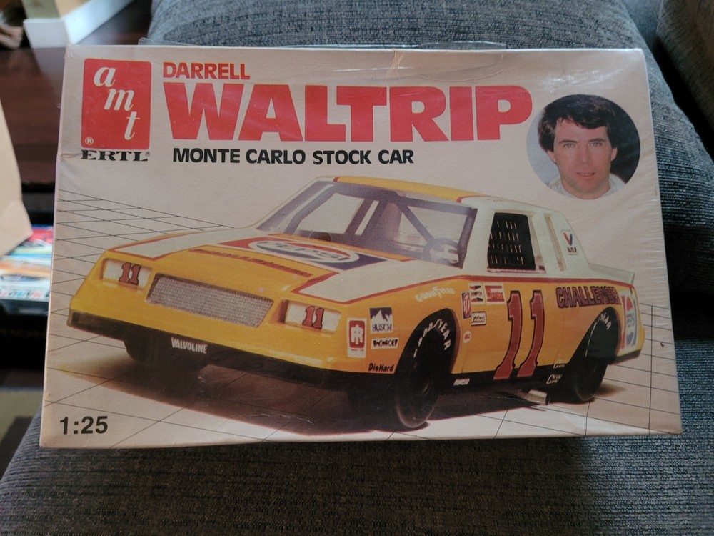 Vintage AMT #8043 #11 Darrell Waltrip Pepsi Monte Carlo 1:25 Model Kit Sealed!!