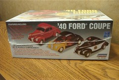 LINDBERG ’40 Ford Coupe Model Kit #72159 1/25 Scale