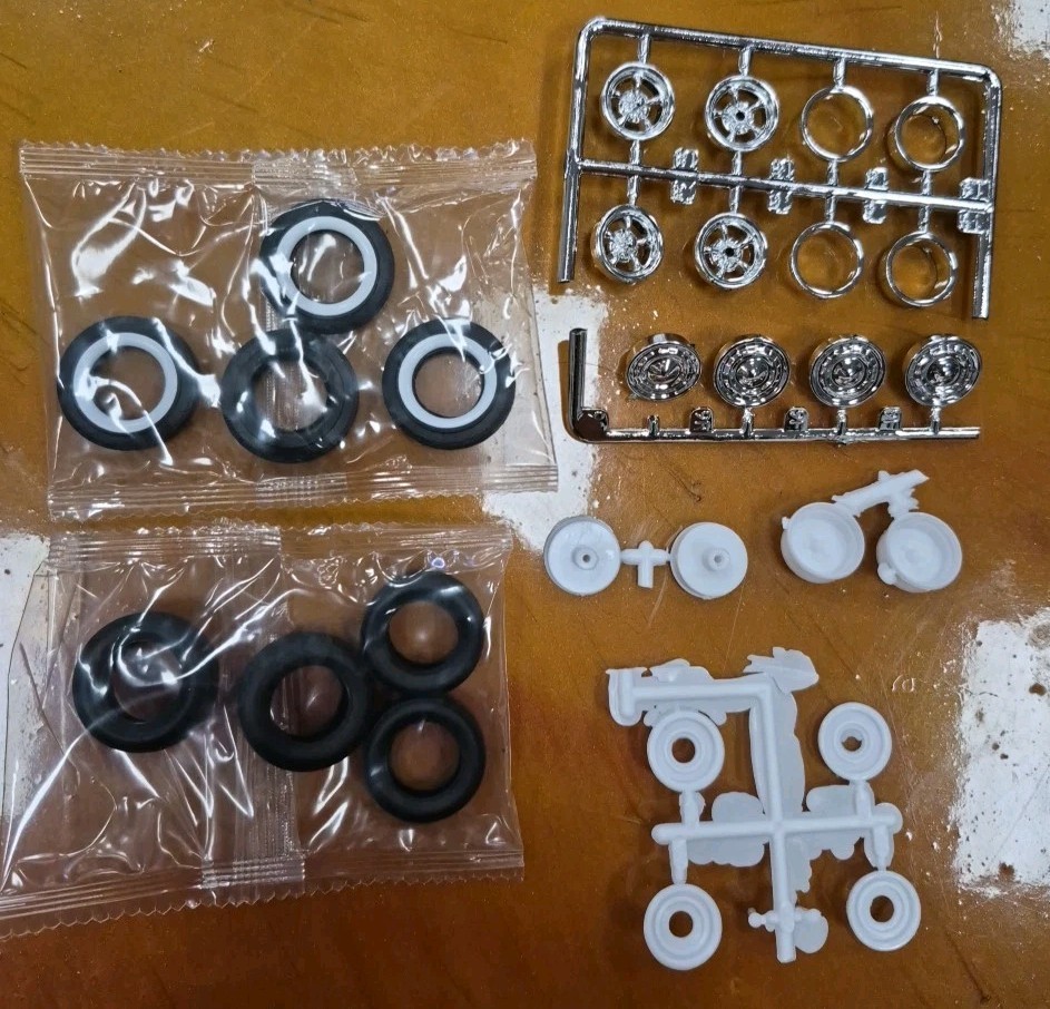 1955 55 Chevy Bel Air Sedan Whitewalls Tires Wheels 1/25 Scale Model Parts