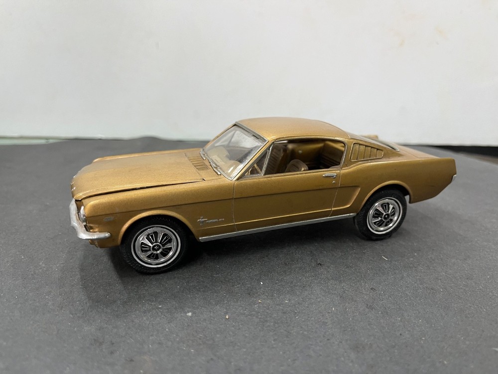 C3 AMT 1965 ? Ford Mustang Fastback Annual built Vintage Car model 1/25 McM.
