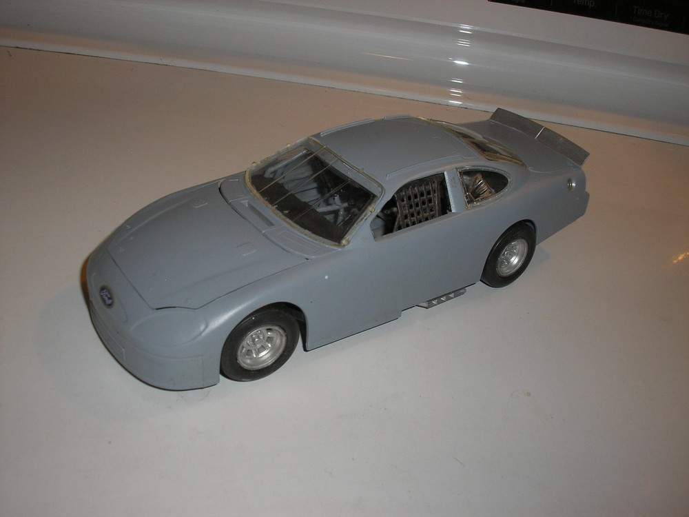 Vintage 1/24 NASCAR Ford Taurus Test Stock Car for Parts or Restore Free SHIP