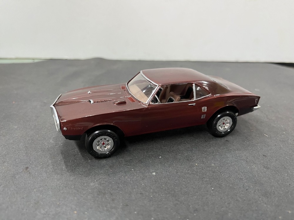 C3 1968 Pontiac Firebird built Vintage Car model 1/32 ? McM.