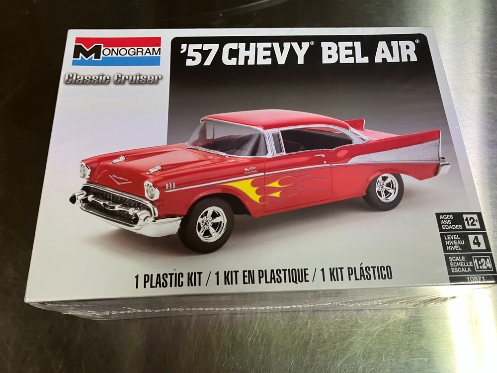 Monogram 1/24 scale 1957 Chevy Bel Air Classic Cruiser model car kit