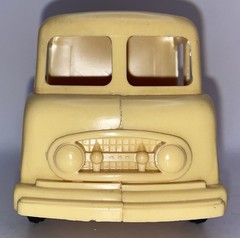 COMO Plastics Promo 1956 Ford/Divco Boyertown IDEAL Dairy Milk Van 1/25 Ivory