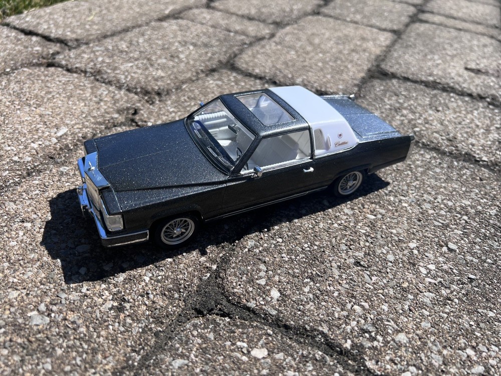 1/25 Cadillac Fleetwood Brougham w/spoke Rims-gray metallic paint