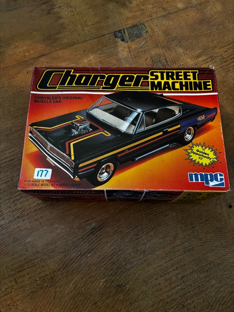 MPC model kit Charger Muscle Car Street Machine 1/25 Complete UNBUILT