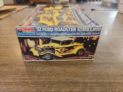 Vintage Monogram 32 Ford Roadster Street Rod Model Car Kit *OPEN BOX*