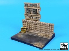 Black Dog 1/72 Middle East Street Section w/Hotel & Wall Base (120x100mm) D72067