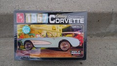 AMT 1957 CHEVY CORVETTE CONVERTIBLE 1/25 SCALE MODEL KIT (Molded in Aqua)