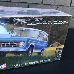 Revell Plastic Model Kit Ford Bronco 85-4320 1:25 Scale Bent Box See Photos
